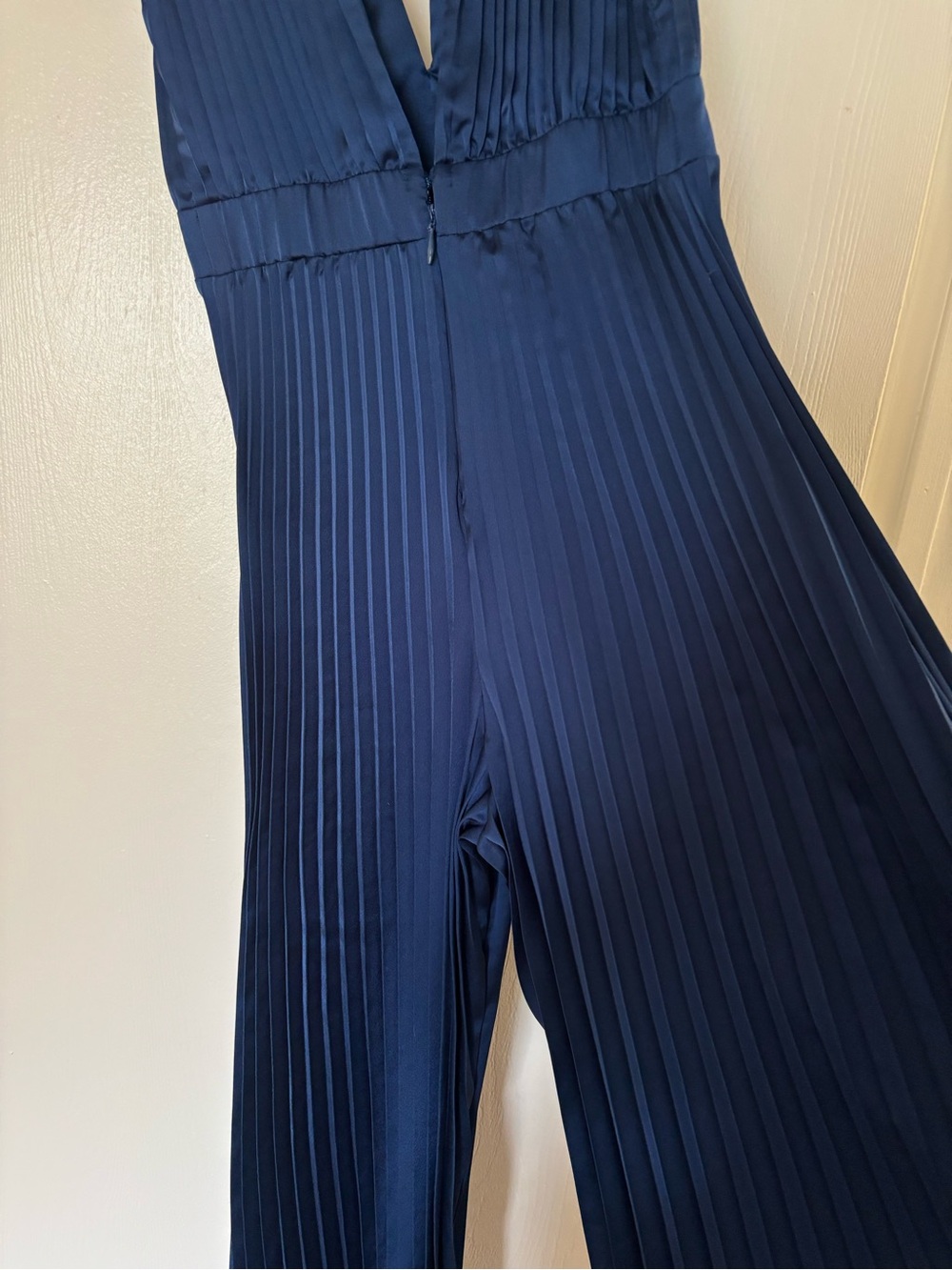 Abercrombie & Fitch Navy Pleated V-Neck Wide-Leg Jumpsuit - Picture 6 of 8